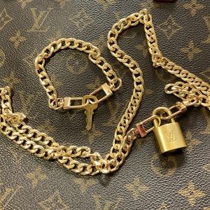 💯% Authentic LOUIS VUITTON 5pc🔐Lock & Key Set🔐 Necklace,Choker, & Bracelet 🔐